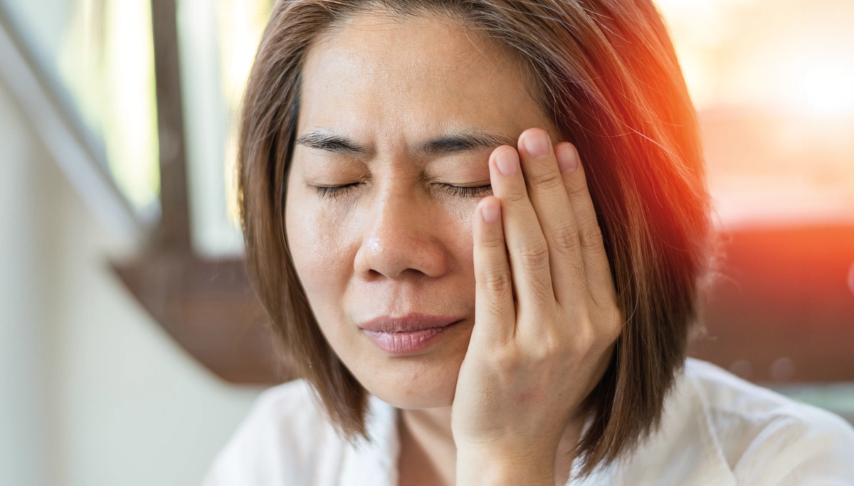 woman-holding-her-jaw-in-pain-1200x683.webp