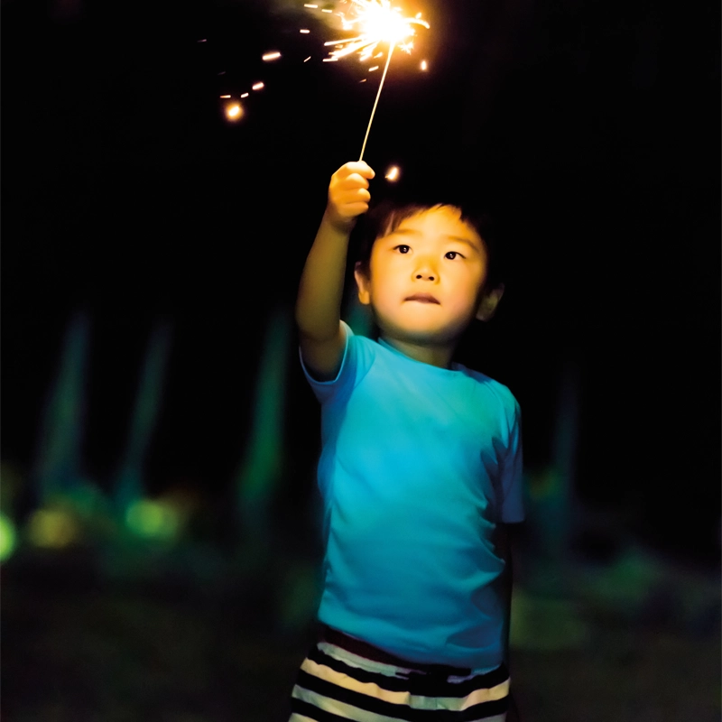 kid-playing-with-sparkler-800x800.webp