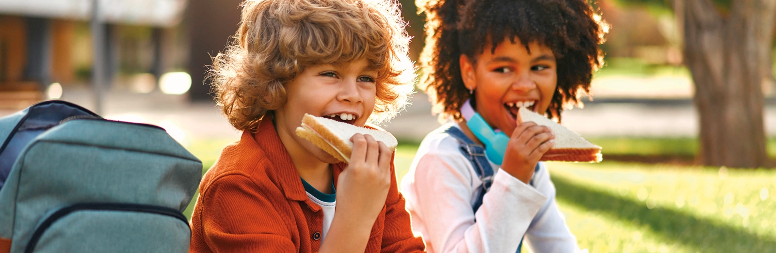 kids-eating-packed-lunches-1600x522-2.webp
