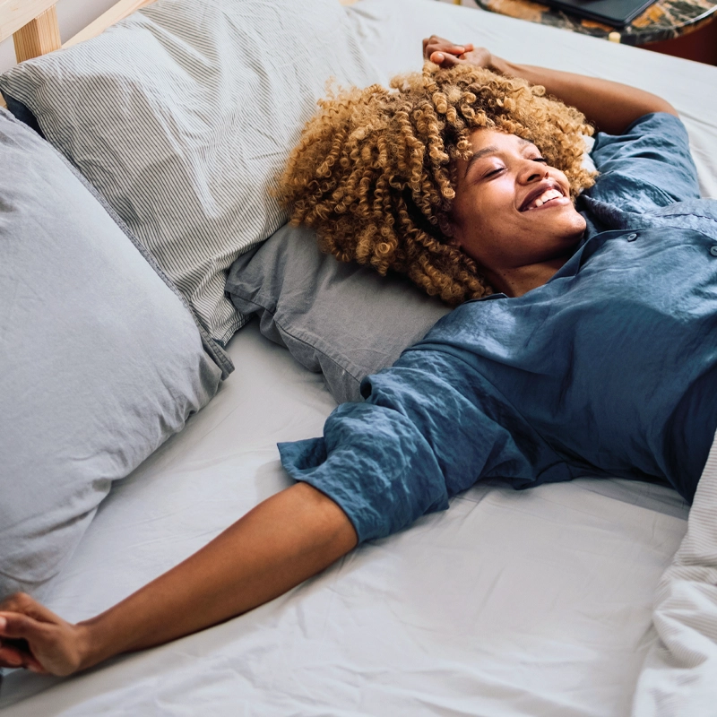 woman-smiling-in-bed-800x800.webp