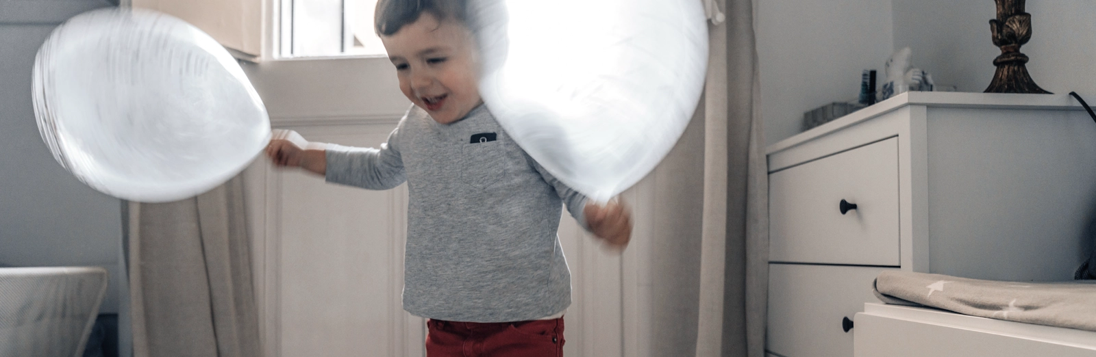 young-boy-playing-with-balloons-1600x522.webp